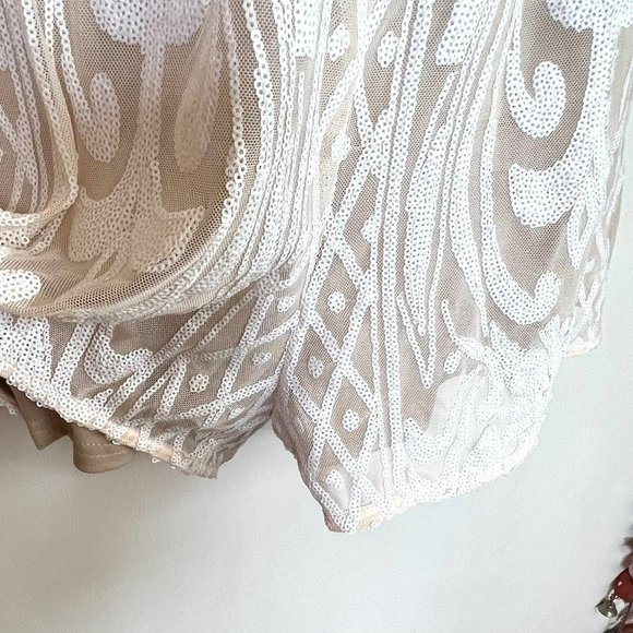 💔💔 SOLD 💔💔 NWOT LULU’S CATCH A SPARK WHITE & NUDE SEQUIN ROMPER - Picture 7 of 14